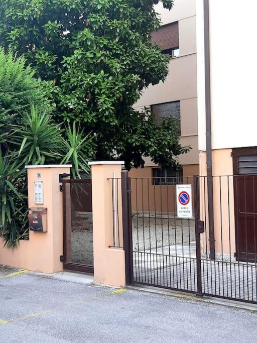 מסטרה Monti Guesthouse מראה חיצוני תמונה