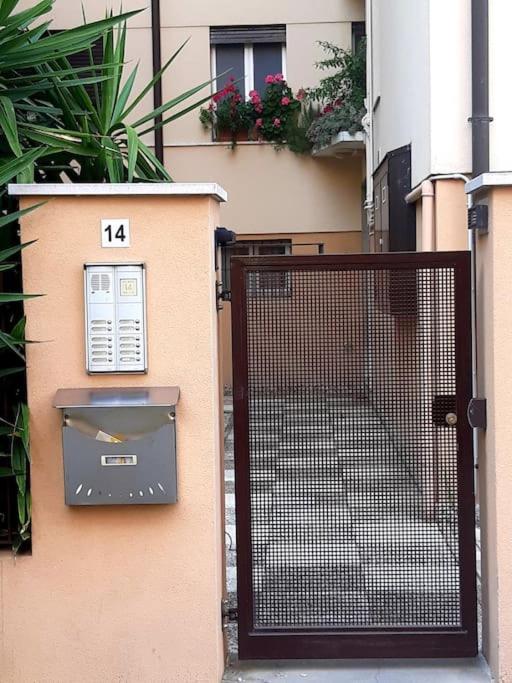מסטרה Monti Guesthouse מראה חיצוני תמונה