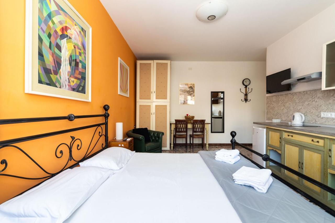 מסטרה Monti Guesthouse מראה חיצוני תמונה