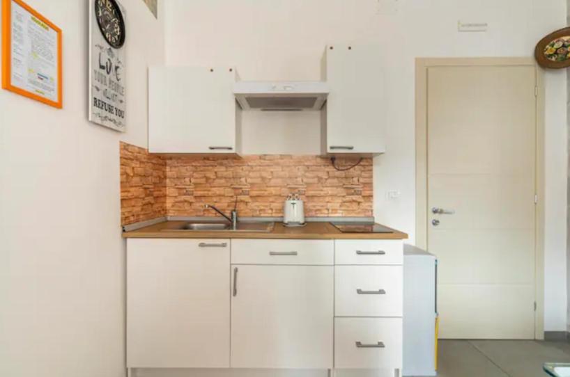 מסטרה Monti Guesthouse מראה חיצוני תמונה