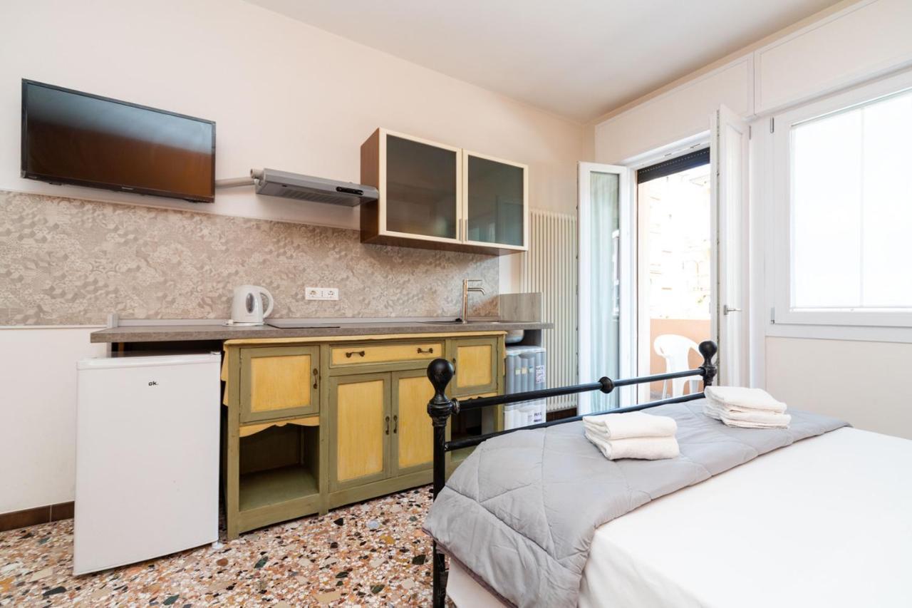 מסטרה Monti Guesthouse מראה חיצוני תמונה