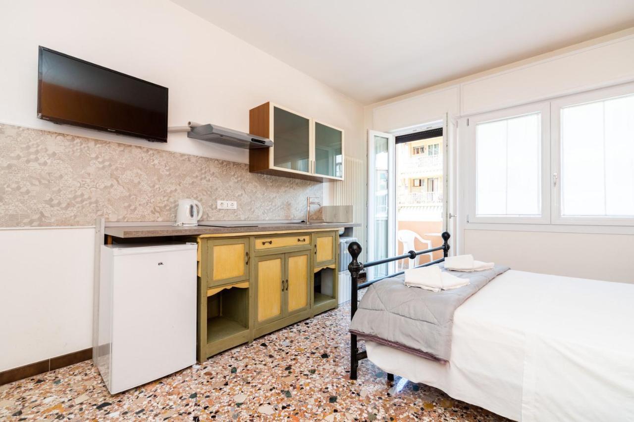 מסטרה Monti Guesthouse מראה חיצוני תמונה