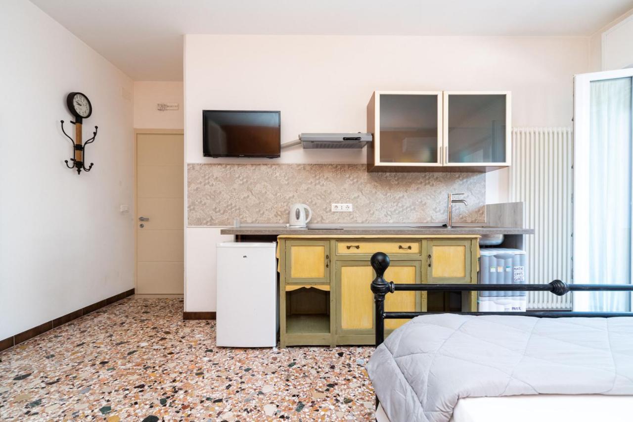 מסטרה Monti Guesthouse מראה חיצוני תמונה