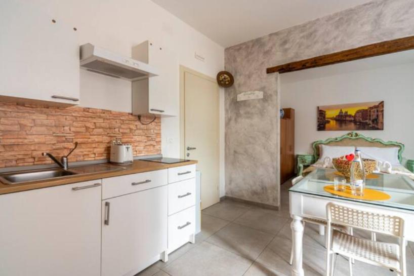 מסטרה Monti Guesthouse מראה חיצוני תמונה